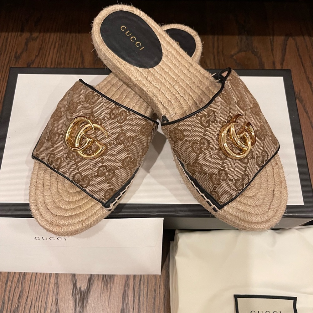 GUCCI WOMEN'S MATELASSÉ CANVAS ESPADRILLE SANDAL
